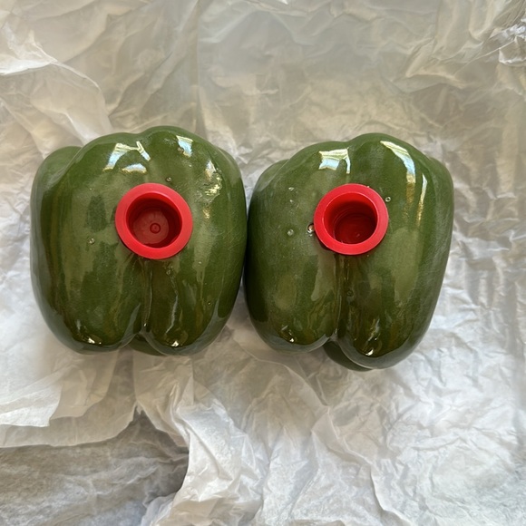 Hand Painted Vintage Ceramic "green Pepper" Salt & Pepper Shakers - Picture 6 of 6